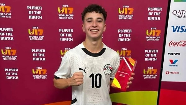 مميز وله مستقبل .. خالد الغندور يتغنّى بناشئ الأهلي بلال عطية