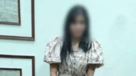 ضبط فتاة تمارس الأعمال المنافية للآداب بتطبيق هاتفي في الإسكندرية