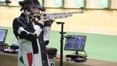 بمشاركة أبطال 72 دولة.. منافسات قوية في اليوم الثالث لبطولة العالم للرماية