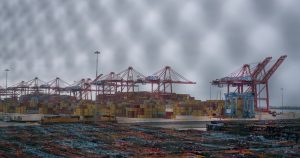 تباطؤ نمو تجارة البضائع عالمياً مع انتهاء الطلبات المعجلة لتجنب الرسوم