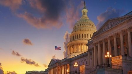 أمريكا.. الديمقراطيون يبدون استعدادهم لإنهاء الإغلاق الحكومي