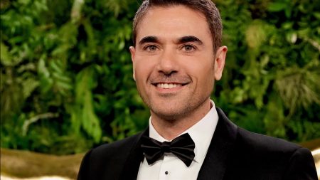 أحمد عز يمازح جمهوره في عيد الحب بمشهد من فيلم أخويا