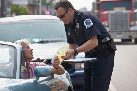 5 مخالفات مرورية شائعة وكيف تؤثر على تأمين سيارتك