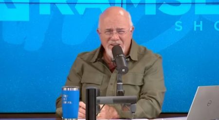 يريد رجل من نيويورك الاقتراض من 401 (ك) لسداد ديون بقيمة 33 ألف دولار. ديف رمزي يعارض ذلك، ولكن هنا يكون الأمر منطقيًا