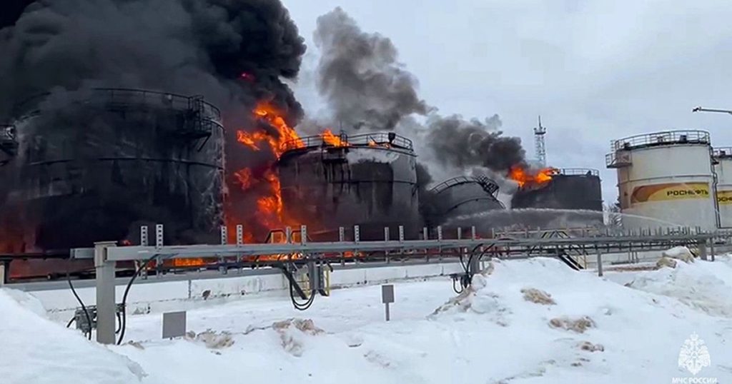 المسيرات الأوكرانية تركز على أهداف نفطية لاستنزاف روسيا مالياً