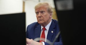 ترمب: يرجى اعتبار المجال الجوي فوق فنزويلا وحولها مغلقاً