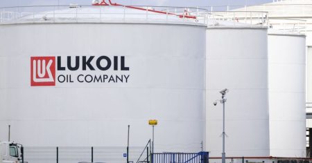 “غنفور” تسحب عرض شراء أصول “لوك أويل” الدولية بعد انتقادات أميركية