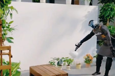 شاهد.. روبوت يقوم بالأعمال المنزلية بكل سهولة