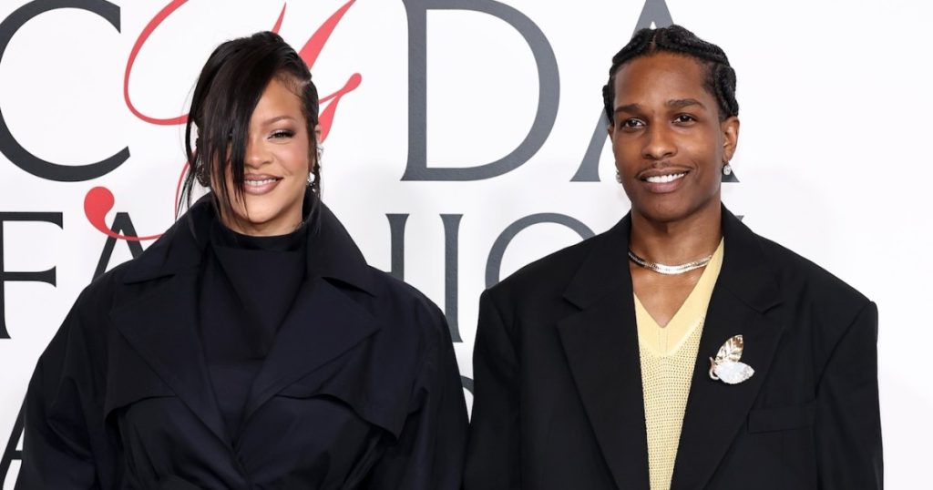 ريهانا تظهر للمرة الأولى على السجادة الحمراء بعد الترحيب بالطفل الثالث، وتدعم ASAP Rocky في حفل توزيع جوائز CFDA