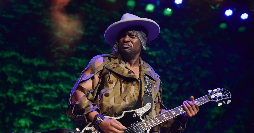 أقيمت جنازة دانجيلو في فيرجينيا بعد وفاته عن عمر يناهز 51 عامًا بسبب سرطان البنكرياس: تقرير