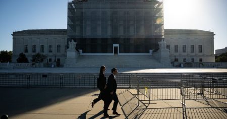 المحكمة العليا تبت في قدرة ترمب على زعزعة الاقتصاد العالمي