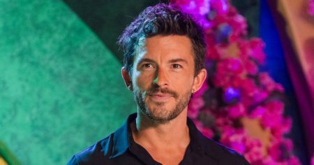 لماذا غاب جوناثان بيلي عن العرض التلفزيوني الخاص بـ “Wicked: One Wonderful Night”؟