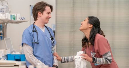 ميكي ليبر وكاهيون كيم من سانت دينيس ميديكال يدافعان عن الموسم الثاني ويوقفان علاقة مات وسيرينا الرومانسية (حصريًا)