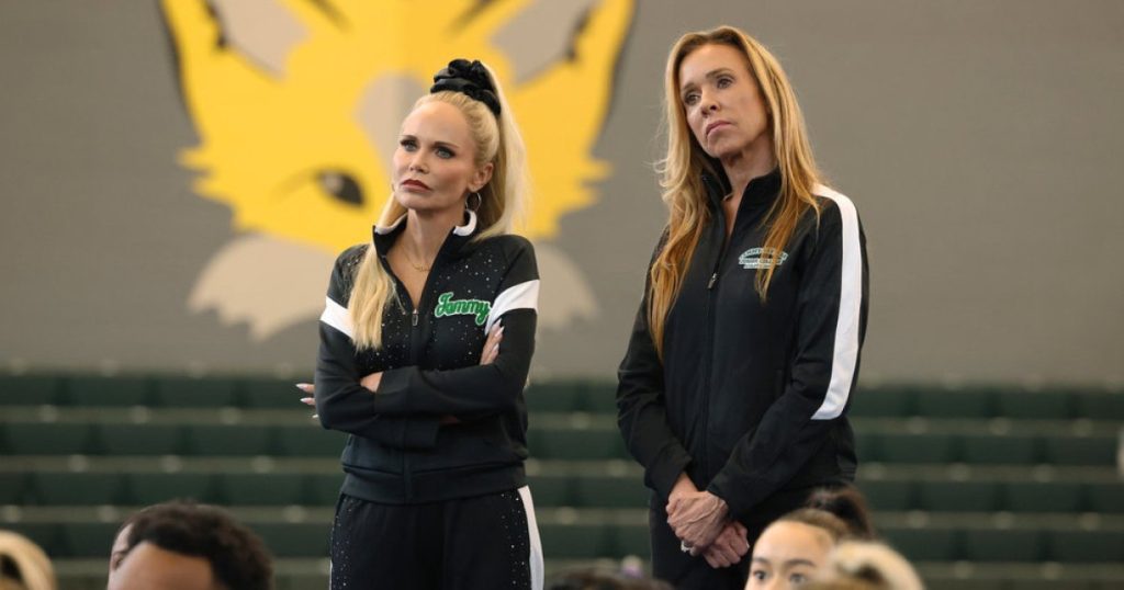 مونيكا ألداما من فرقة Cheer تظهر بشكل مفاجئ في الفيلم الوثائقي التشجيعي Stumble على قناة NBC (حصريًا)