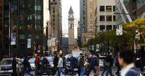 اقتصاد كندا يتعافى من صدمة الرسوم بفضل الإنفاق الحكومي وقطاع الإسكان