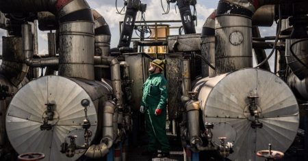 ترمب يمنح المجر إعفاء من عقوبات النفط الروسي في انتصار لأوربان