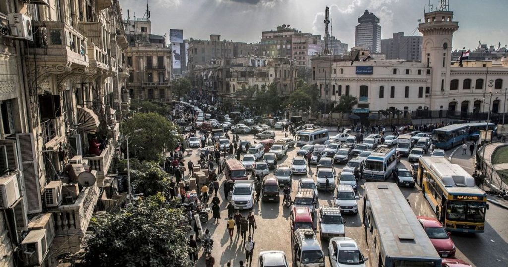 القطاع الخاص المصري يقترب من الاستقرار بعد أبطأ وتيرة انكماش في 8 أشهر