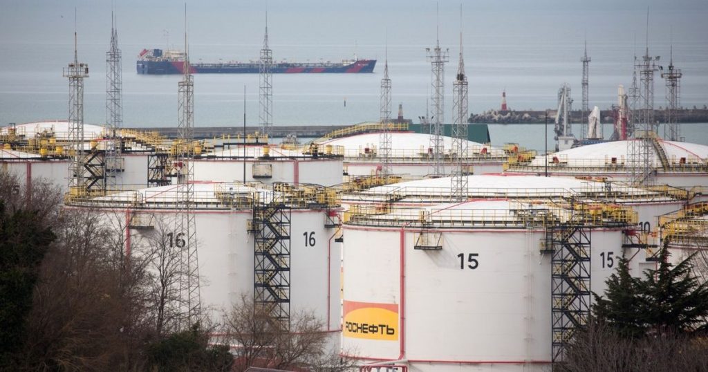 هجوم مسيّرات أوكراني يشعل ناقلة نفط روسية في البحر الأسود