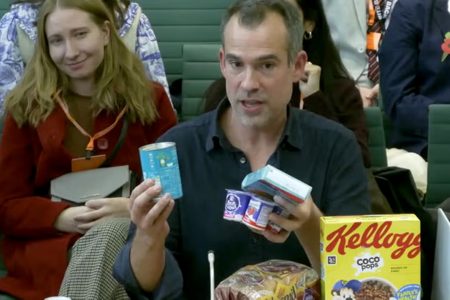 تحذير في المملكة المتحدة من أن شركات الأغذية الكبرى “تطعم أطفالنا حتى الموت” | صحة