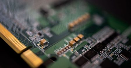 واشنطن تسمح ببيع 70 ألف شريحة ذكاء اصطناعي للسعودية والإمارات