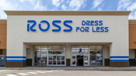 شركة روس ستورز ترفع توقعاتها المالية لعام 2025 بعد نتائج مبيعات الربع الثالث.