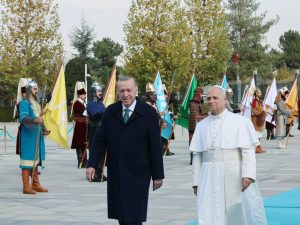بابا الفاتيكان يزور تركيا ويحذر من “طغيان اللون الواحد” | أخبار