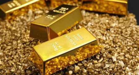 الذهب يرتفع مع زيادة توقعات خفض الفائدة الأمريكية وضعف الدولار