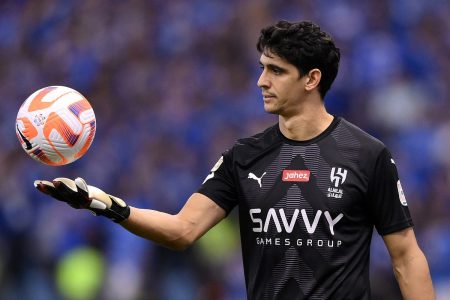 ياسين بونو يتوج بجائزة أفضل حارس مرمى في أفريقيا لعام 2025