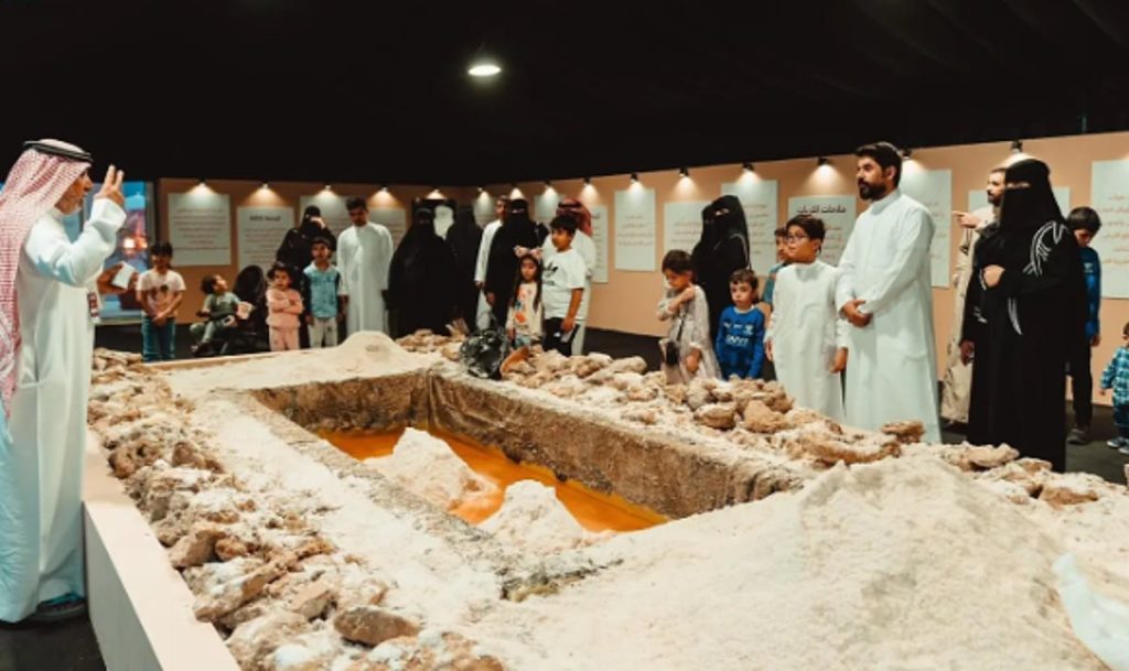 المنتجات التراثية والتقليدية تستقطب زوار مهرجان قريات الملح