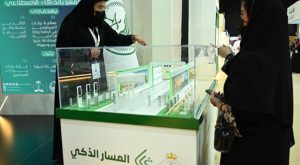 “الجوازات” تستعرض مبادرة المسار الذكي في مؤتمر ومعرض الحج 2025