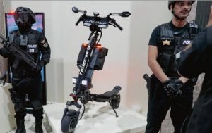 الأمن العام يستعرض السكوتر الكهربائي في مؤتمر ومعرض الحج