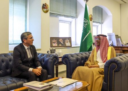 وكيل وزارة الخارجية يستقبل سفير تركمانستان الجديد ويبحثان تعزيز العلاقات الثنائية