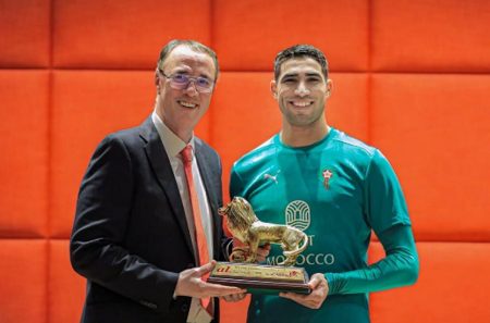 أشرف حكيمي يفوز بجائزة الأسد الذهبي لأفضل لاعب أفريقي للمرة الثانية تواليًا