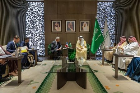 «الفالح» يبحث مع وزير التجارة الخارجية الفرنسي تعزيز العلاقات الاقتصادية وفرص الشراكة