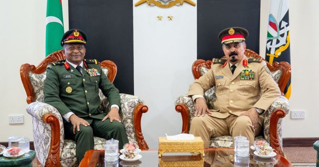 أمين «التحالف الإسلامي» يبحث مع رئيس قوة الدفاع المالديفي تعزيز التعاون العسكري ومحاربة الإرهاب