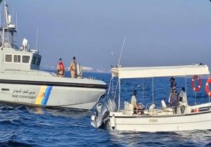 حرس الحدود بمكة ينقذ مواطنين تعطلت واسطتهما البحرية في عرض البحر