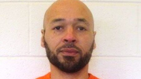 حاكم ولاية أوكلاهوما الأميركية يعفو عن سجين قبل دقائق من إعدامه