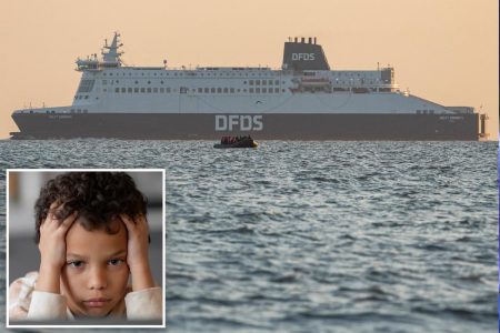 عرض تلفزيون باخرة ركاب فيديو إباحي عن طريق الخطأ