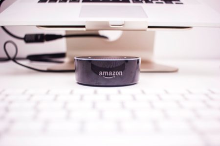 يقول جيم كريمر: “أصبحت أحذية Amazon.com (AMZN) كبيرة الآن”.