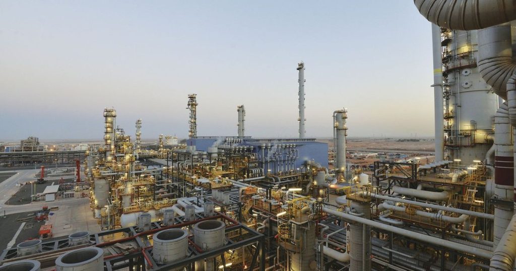 “القابضة للبتروكيماويات” المصرية ترفع استثماراتها 14% العام المالي الحالي