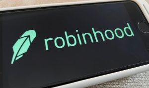 انخفض سهم Robinhood بعد أعلى توقعات الأرباح، وأعلنت الشركة عن انتقال المدير المالي