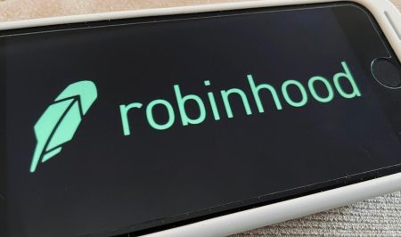 انخفض سهم Robinhood بعد أعلى توقعات الأرباح، وأعلنت الشركة عن انتقال المدير المالي