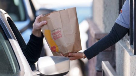 ماكدونالدز تُجري بهدوء تغييرًا كبيرًا في الأسعار، وتضيف وجبات ذات قيمة