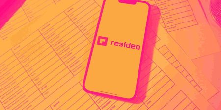 لماذا تنخفض أسهم Resideo (REZI) اليوم