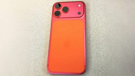 هذه أسباب تحوّل لون “آيفون 17” البرتقالي إلى الوردي | تكنولوجيا