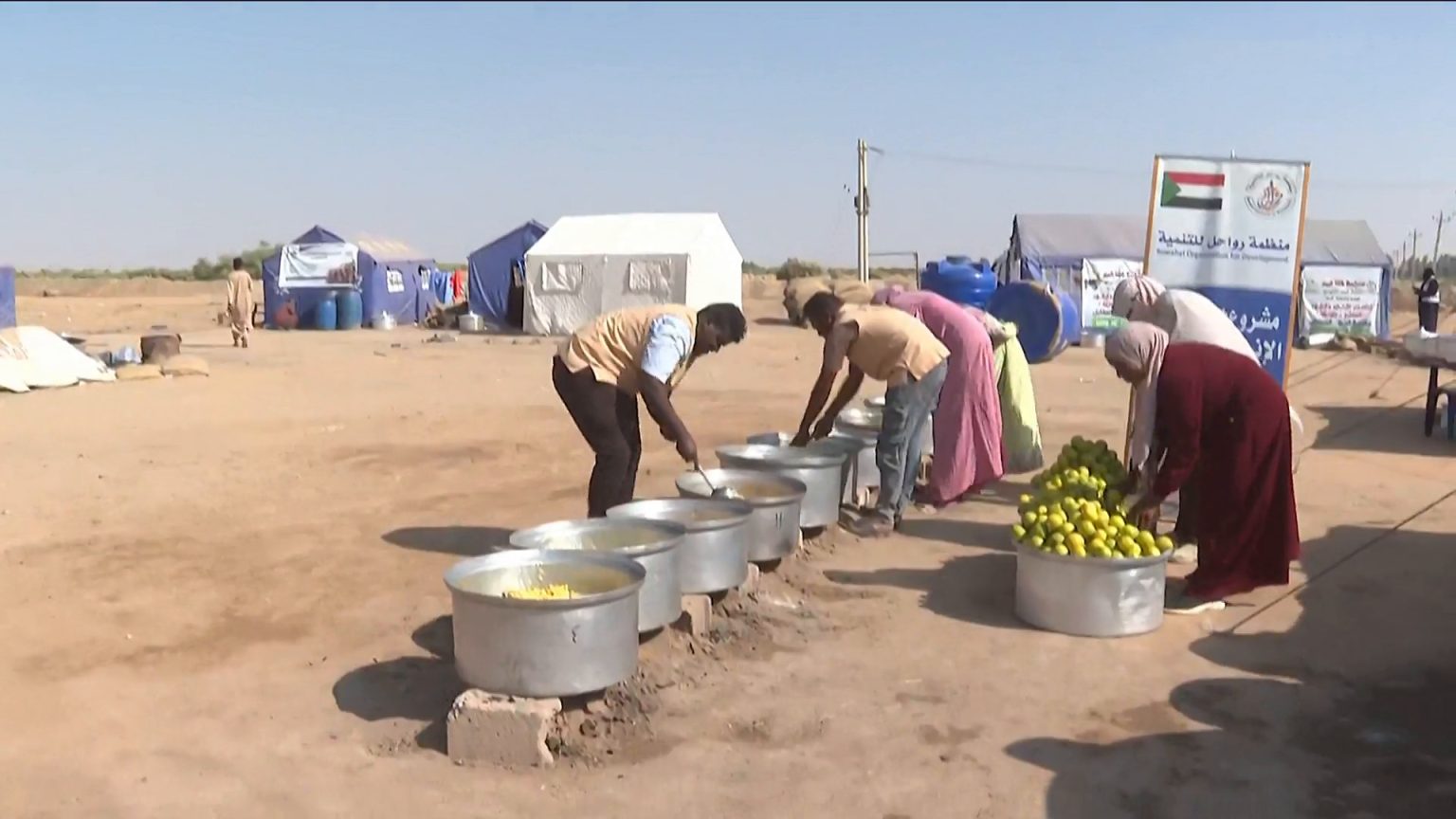 أمواج النزوح تتفاقم وشبح الجوع يتصدر المشهد السوداني