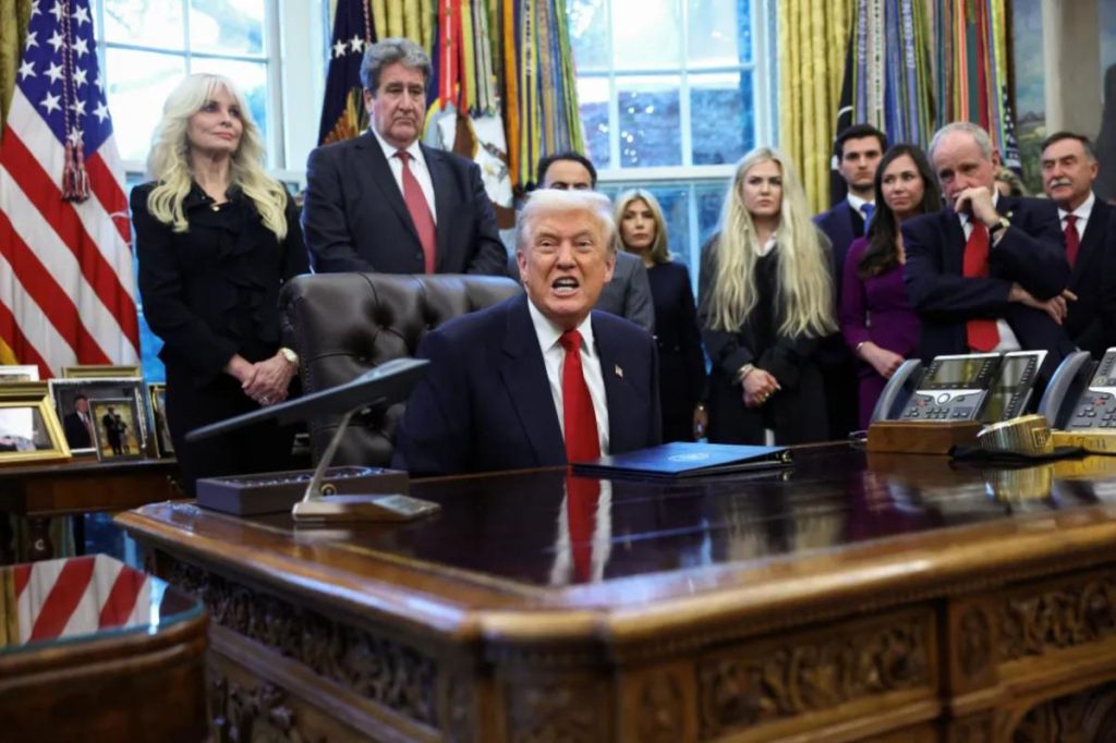 يتعهد ترامب بـ “الالتزام” باتفاق إنهاء الإغلاق الحكومي – لكنه يتعهد برفع دعم أوباماكير