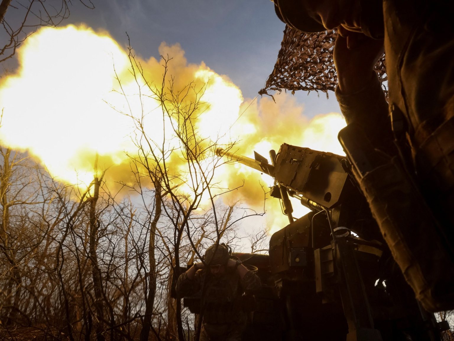 أوكرانيا تضرب أهدافا إستراتيجية بروسيا ومفاوضوها يتوجهون لواشنطن