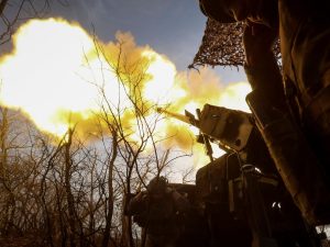 أوكرانيا تضرب أهدافا إستراتيجية بروسيا ومفاوضوها يتوجهون لواشنطن