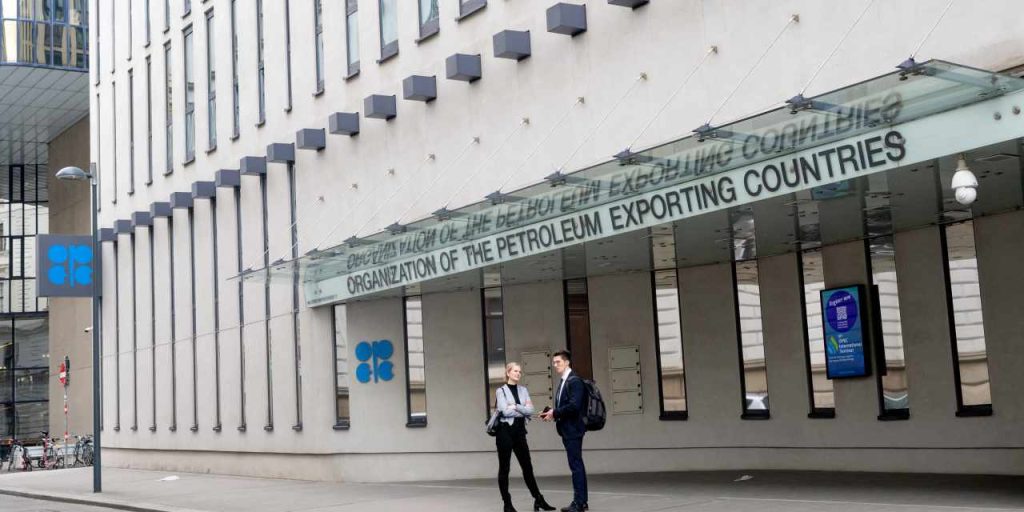 أوبك تتبنى “نهجاً حذراً” تجاه إنتاج النفط